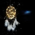 Atrapasueños LED hecho a mano con colgante de luna y plumas blancas para decoración - Atrapasueños con Colgante de Luna (MS0098ACD) / Con Luces LED / Blanco