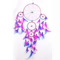 Lebhafter pink-blauer Traumfänger mit fünf Ringen und Federn für die Wanddekoration - Rosenroter Stil (MS6088)