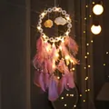 Atrapasueños luminoso de ensueño con plumas púrpuras y aro decorativo de margaritas - Margarita Morada / Con Luces LED