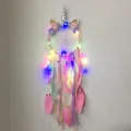 Handgemaakte eenhoorn dromenvanger met zilveren hoorn en gekleurde LED-lampjes voor meisjes - MS0217CS Roze Kleur LED