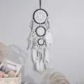 Dreiring-Bohemian-Traumfänger-Wandbehang-Dekor mit eleganter weißer Spitze und Federn - Drei-Ring Stil (MS9213B) / Schwarz Weiß