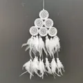 Handgefertigter böhmischer weißer Traumfänger Wandbehang mit Federn und Perlen Deko - Mehrring-Spitzenstil (MS6005A) / Weiß
