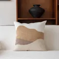 Housse de coussin texturée luxe motif vagues abstraites tons Maillard pour décoration - 45x45cm (Sans Noyau) / Velours Bouclé - Désert de Dunes (Patchwork Ondulé) / Couleur Terre de Dune