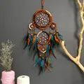 Handgemaakte dromenvanger met vijf ringen en blauwe en oranje veren - Enkele Fluwelen Draad Dromenvanger (MS9078) / Blauw, Oranje & Zwart