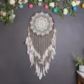 Handgefertigter großer böhmischer Traumfänger mit weißen Federn und Holzperlen Wanddekoration - Boho Häkelstil (MS9141C) / 40x110cm