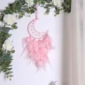 Atrapasueños de luna rosa con plumas suaves y cuentas para decoración de pared - Rosa (MS9111A)