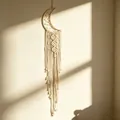 Acchiappasogni bohémien a luna in macramé fatto a mano in corda di cotone bianco crema - Stile Mezzaluna Motivo a Diamante (MS7213W Luna)