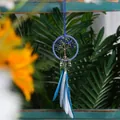 Atrapasueños de coche Árbol de la Vida azul con plumas y piedras de cristal azul - Estilo Árbol de la Vida Azul (MS4014C)