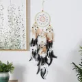 Retro dromenvanger wandkleed met vijf ringen en zwarte bruine veren voor interieur - Retro Dromenvanger met Vijf Ringen (MS9136A) / Zwartbruin