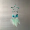 Acchiappasogni a stella verde acqua con piume e nappe verde menta realizzate a mano - A stella / Verde