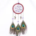 Atrapasueños de plumas de pavo real hecho a mano con aro rojo y cuentas púrpuras para coche - Estilo de pluma de pavo real con anillo rojo (MS6098) / 8cm