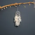 Atrapasueños blanco hecho a mano con luces LED y plumas para pared decor - Con Luz / Blanco