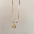 Vintage Gold Schlangenkette Halskette mit einem ovalen Anhänger mit Sternmotiv - Sternenstrahl / Gold