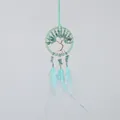 Handgemaakte groene levensboom dromenvanger met natuursteen split en lichtblauwe veren - Levensboom Dromenvanger Hanger (MS9455A) / 7.5cm / Groen