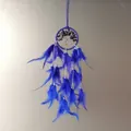 Blauwe levensboom dromenvanger hanger versierd met natuursteen en zachte veren - Dromenvanger Levensboom Stijl (MS9458J) / Saffierblauw