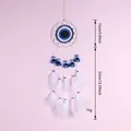 Attrape-rêves Mauvais Œil avec plumes blanches et cloches bleues, 47cm, poids 75g. - Style Mauvais Œil Cinq Cloches (MS9472)