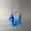 Exquisito atrapasueños de plumas azules con colgante de luna creciente para pared - Anillo Azul Marrón Regular
