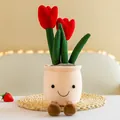 Dettaglio di peluche a forma di tulipano in vaso con viso sorridente e piedini - Rosso / 35cm