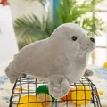 Primer plano detallado de un lindo peluche de león marino gris con textura de piel suave. - 25cm / Gris