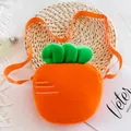 Süße Umhängetasche für Kinder in Karottenform aus weichem orangefarbenem Plüsch. - 20cm / Karotte