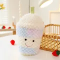 Simpatico peluche a forma di frutto pastello con tessuto morbido e viso sorridente - Circa 25cm / Tazza di Tè al Latte