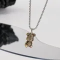 Ciondolo orsetto in bronzo vintage su catena box in argento per moda hip-hop. - Procione a Strisce / Oro