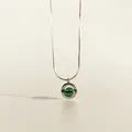 Minimalistische 3D-Saturn-Halskette mit grünem Stein und silberner Schlangenkette - Schwarzer Rahmen Grüne Perle