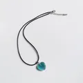 Elegante Halskette mit blauem Herzanhänger und verstellbarem schwarzem Kordelzugband - Herz / Seeblau