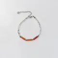 Elegantes Armband im neuen chinesischen Stil mit Silberperlen und orangefarbenem Achat - Unregelmäßiger Silber Roter Achat 3 Segmente