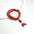 Rotes Zinnober-Armband im Doppelring-Stil mit geschnitztem Glücksbringer-Detail - Zongzi/Buddha-Anhänger (5665728761868) / Rot