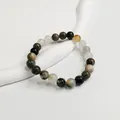 Nahaufnahme eines 8mm Naturachat Kristallperlen Armbands, elastisch für Damen und Herren - 8mm Weiß Grau Schwarz
