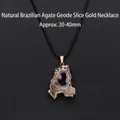Collier avec pendentif en tranche de géode d'agate naturelle du Brésil avec bord doré - Style Tranche de Géode d'Agate Brésilienne Naturelle Or