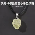Collana con ciondolo in pietra grezza di citrino naturale con cordoncino nero minimalista. - Collana in Citrino Naturale Grezzo