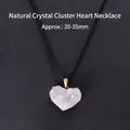 Pendentif coeur en amas de cristal blanc naturel avec bordure dorée sur cordon noir - Amas de Cristal Blanc Naturel (Forme de Cœur)