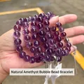 Handgefertigtes lila Amethyst-Blasenperlenarmband mit silbernen Anhängern für Damen - Metallglocken-Stil / 10mm / Amethyst