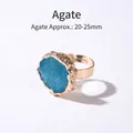 Verstellbarer vergoldeter Ring mit einer blauen Naturachatscheibe im Blumendesign - Blauer Achat Sonnenblume / 20-25mm / Saphirblau