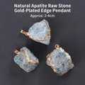 Pendentif en pierre brute d'apatite naturelle avec bords dorés, 2-4 cm - Pendentif en Apatite Naturelle Bordé d'Or / Bleu