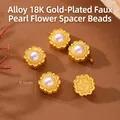 Perline distanziatrici a fiore 11,5mm in lega placcata oro 18k con finta perla - Perla a Fiore in Perla Artificiale / Confezione da 10