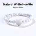Elegant armband van wit howliet met een hartvormige kraal en ronde stenen van 6 mm - Howliet