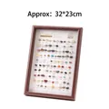 Sammlung von 100 natürlichen Mineralienproben in braunem Holzrahmen mit Etiketten - Chinesisch Weißer Hintergrund / 100 Mineralien Set / Braun