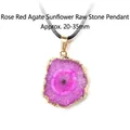 Pendentif tournesol en agate rose rouge avec bord doré et tranche de géode brute - Pendentif Tranche de Pierre Brute d'Agate Tournesol (Cuivre) / Rose rouge