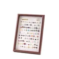 Natürliche Mineralsammlung mit 100 Stücken in einem stilvollen braunen Holzrahmen präsentiert - Englisch Weißer Hintergrund / 100 Mineralien Set / Braun