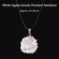 Collier avec pendentif géode en agate blanche naturelle irrégulière avec cordon noir ciré - Géode d'agate / Blanc