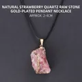 Pendentif en pierre brute de cristal de fraise naturel avec bord doré sur cordon noir - Style Pierre Brute de Quartz Fraise Naturel Bordure Dorée