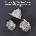Unregelmäßiger blauer Apatit-Rohsteinanhänger mit goldenem Rand - Natürlicher Apatit Rohstein Goldrand Anhänger