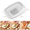 Râpe à ail et gingembre manuelle multifonction avec plat en céramique 9,5x6,5x2cm - Style en Acier Inoxydable (5017) / 1 Pièce / Blanc