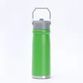 Vorderansicht der grünen vakuumisolierten Sportwasserflasche aus Edelstahl mit Griff - 650ml / Grün