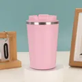Detailansicht eines rosa isolierten Kaffeebechers aus Edelstahl mit mattem Finish - 380ml / Rosa