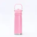 Detailansicht einer rosa Edelstahl-Vakuum-isolierten Sportwasserflasche mit Griff. - 650ml / Rosa