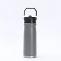 Ganze Ansicht einer grauen doppelwandigen vakuumisolierten Edelstahl-Trinkflasche - 650ml / Grau